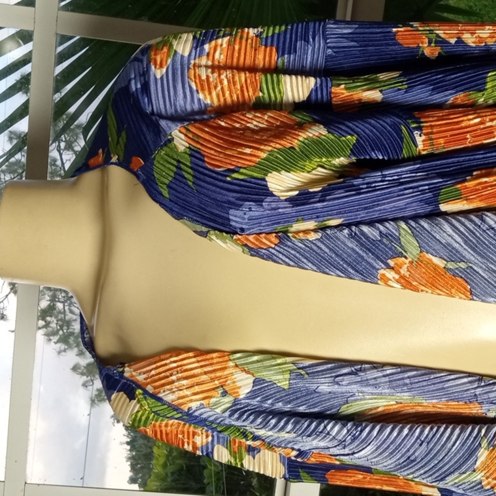 LulaRoe Coverup - Picture 3 of 5